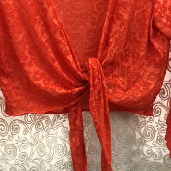 M&S Orange front knot crop top. - Picture 4 of 9